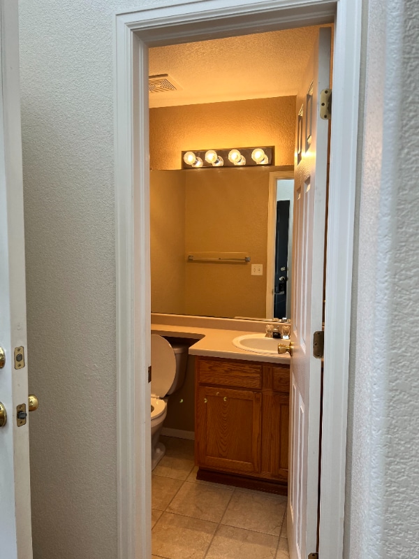 half bath by entrance - 1430 Morningside Dr