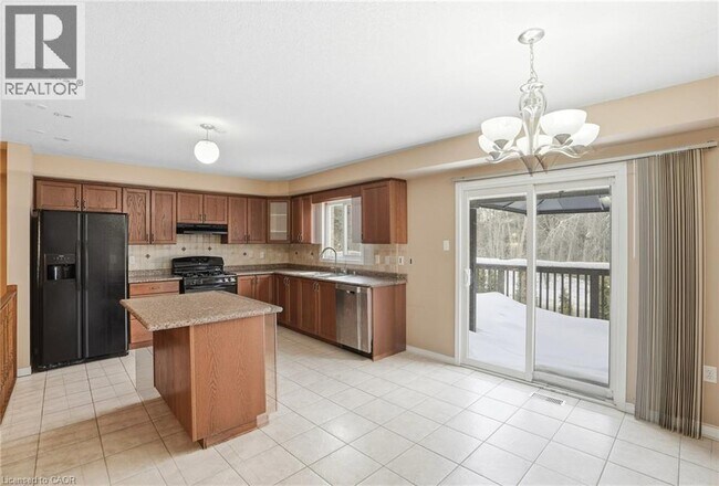 Photo - 557 Wood Nettle Way