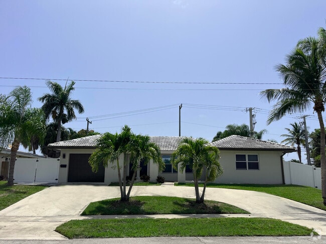Building Photo - 898 SW 12th Terrace Rental