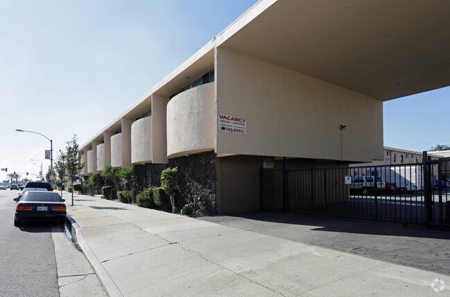 Primary Photo - 9833 Atlantic Ave