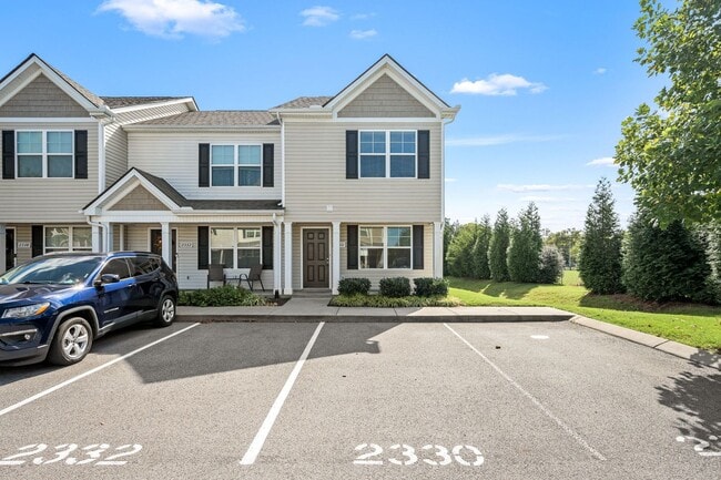 Building Photo - Heritage Place Townhome