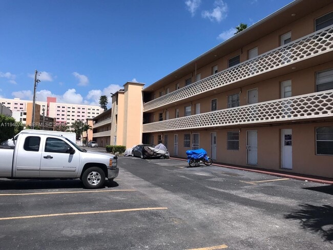 Photo - 1610 NW N River Dr Unit 305