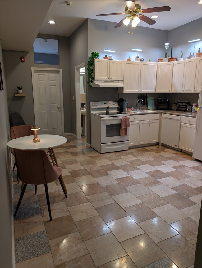 Photo - 4219 Ridge Ave Unit B