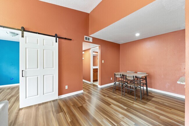 Photo - 2120 Wilcrest Dr Unidad True