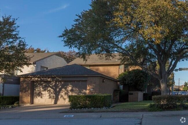 Building Photo - 6461 Southpoint Dr Rental