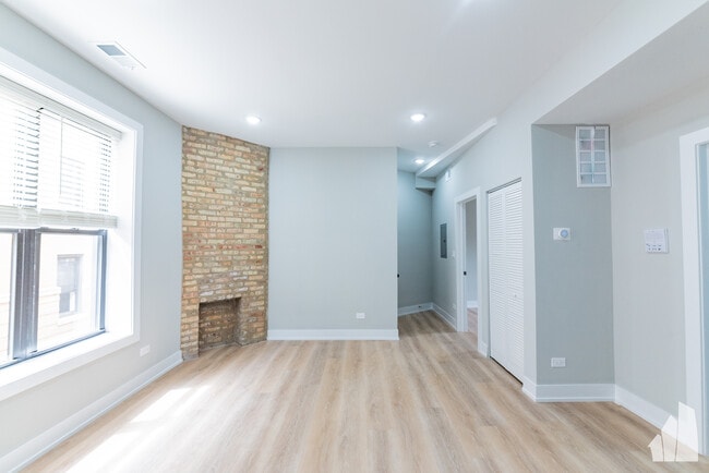 Photo - 440 W Belden Ave Unit 02