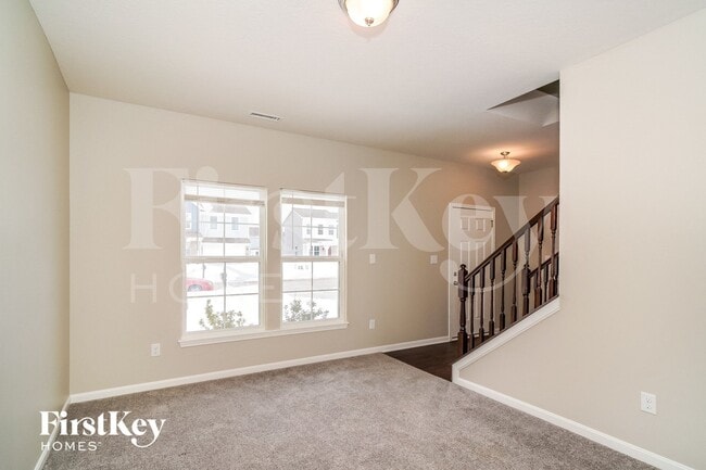 Photo - 645 Van Buren St