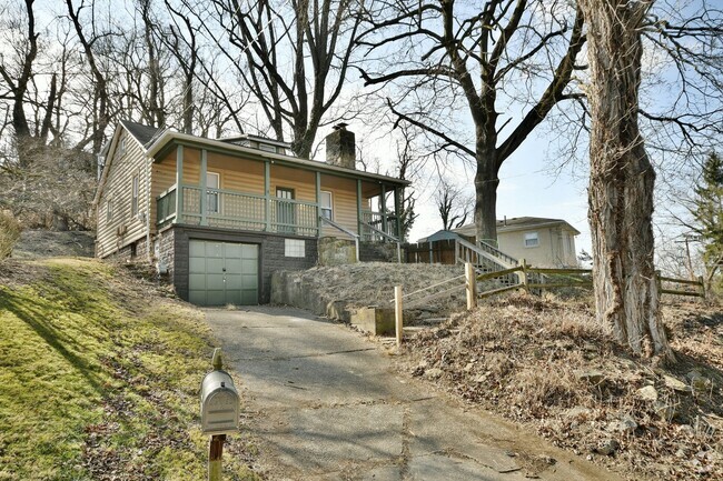 Building Photo - Charming 2 Bedroom Home in Penn Hills