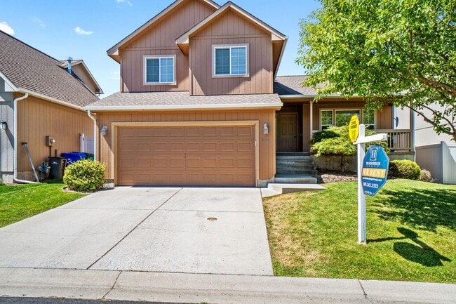 Building Photo - Beautiful Single Family Home Located on Th...