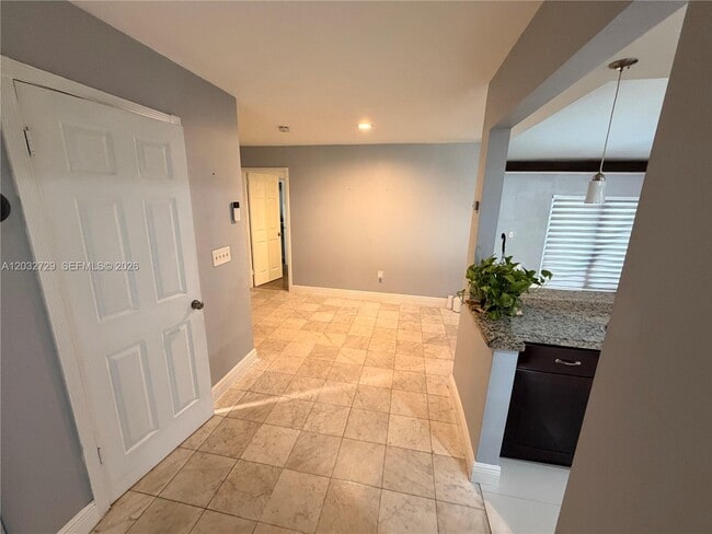 Photo - 20451 NE 10th Pl