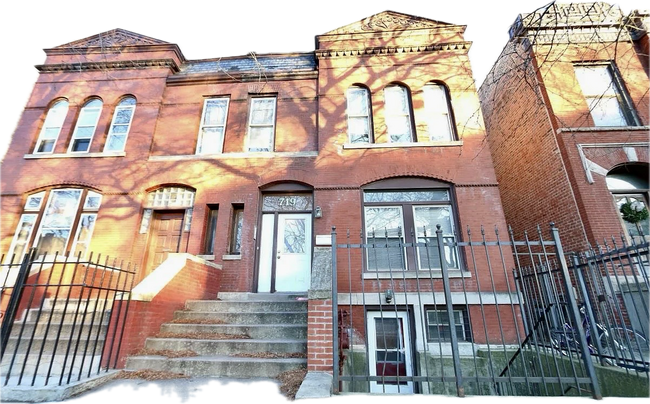 Building Photo - 719 S Loomis St Unit 2