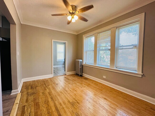 5350-5352 W Division St Unit 5350-2R