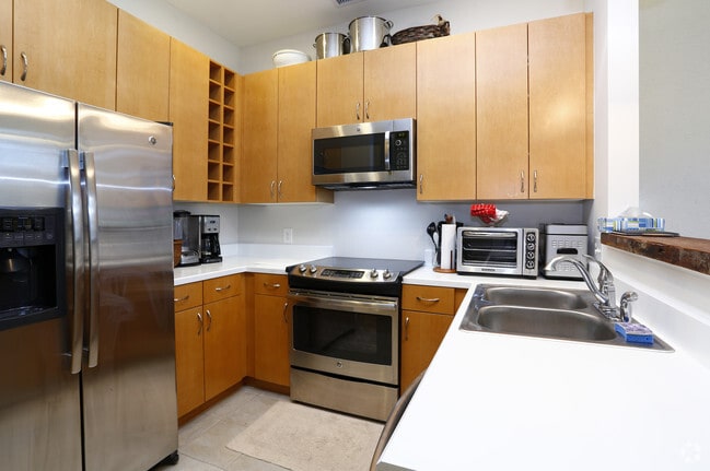 2BR, 1BA - 2nd floor Old Bull- Kitchen