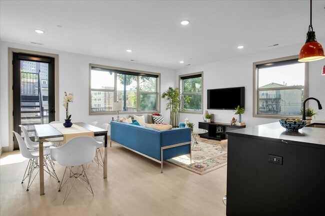 Photo - 4235 S Champlain Ave Unit 2S