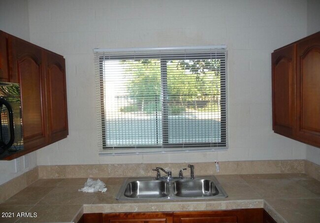 Photo - 7110 N 68th Ave