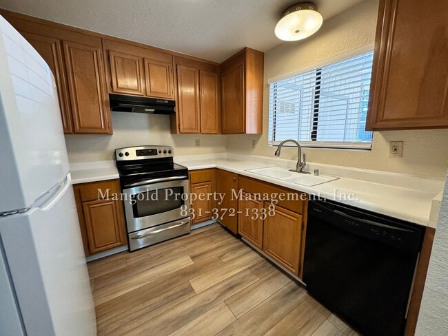 Photo - Tanglewood Condominium With Beautiful Bay Views, Fireplace, and Private Deck!! Unit 65