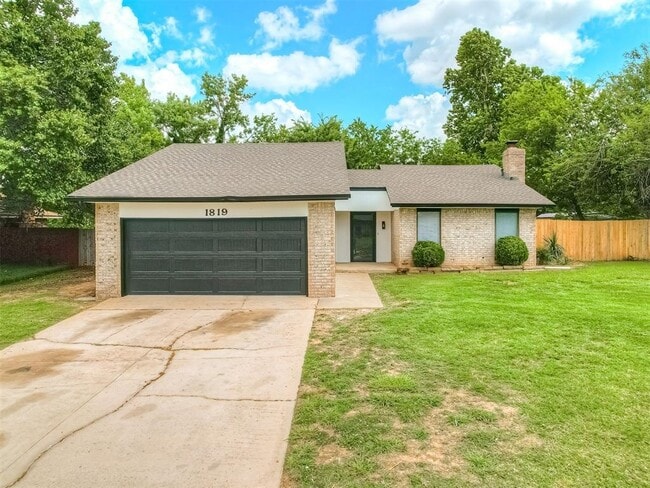 Photo - 1819 Lakehurst Dr House