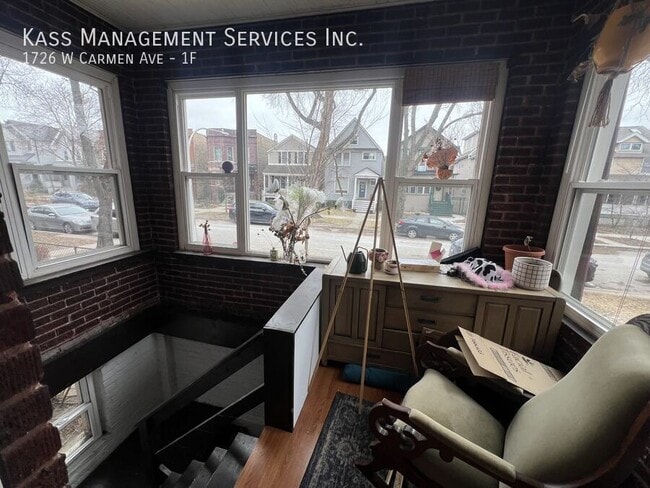 Photo - 1726 W Carmen Ave Unit 1F