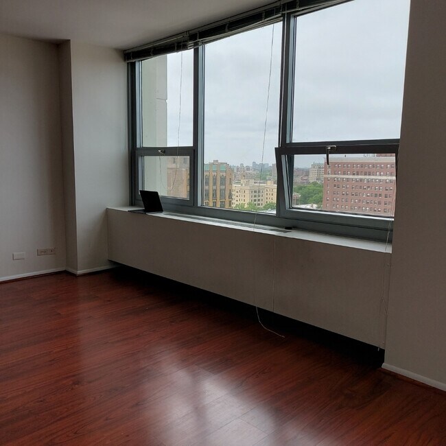 Photo - 1700 E 56th St