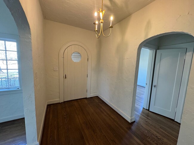 Photo - For Rent: 4BR / 2BA Home in Historic Club View – Bonus Sunroom & Screened Porch!