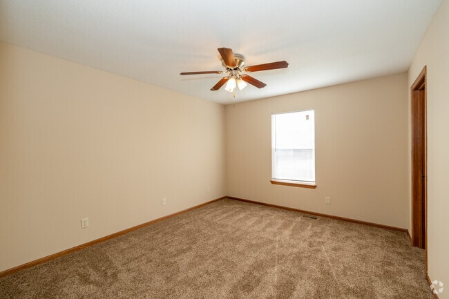 4BR, 3BA - 2,000SF