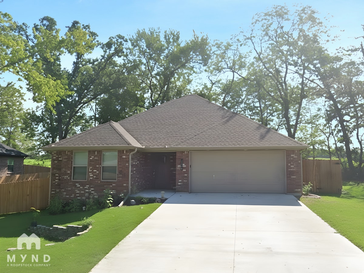 Photo - 1404 Love Ln