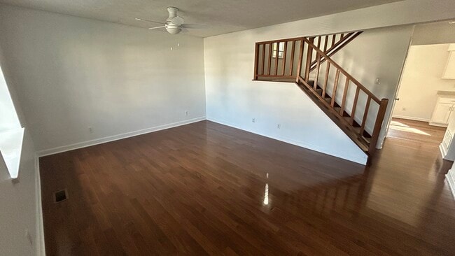 sala de estar - 4765 Drayton Rd