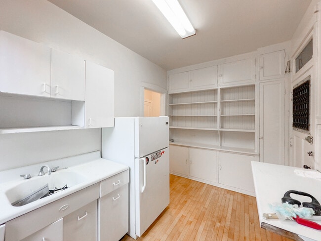 Photo - 1320 Oak Ave Unit J3