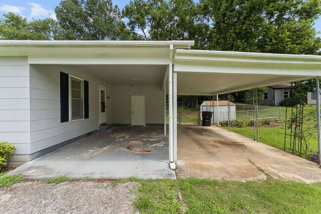 Photo - "Charming 3-Bedroom Retreat with Spacious Living in Murfreesboro!"