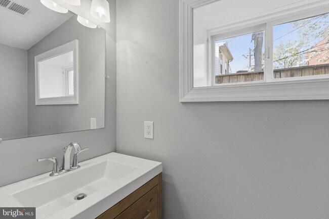 Photo - 513 Scott St