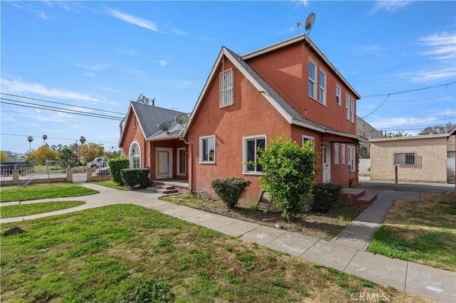 Photo - 266 W 9th St