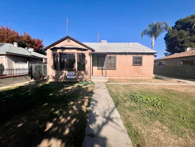 $1,500 Tulare & Chestnut, 3 Bedrooms - E I... - $1,500 Tulare & Chestnut, 3 Bedrooms - E I... House