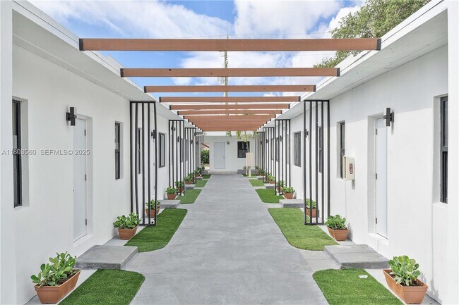 Photo - 1946 Pierce St Unit 8