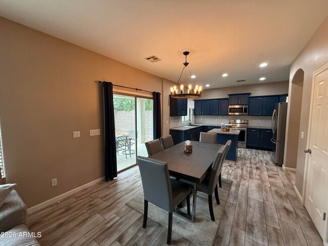 1011 E Redwood Dr
