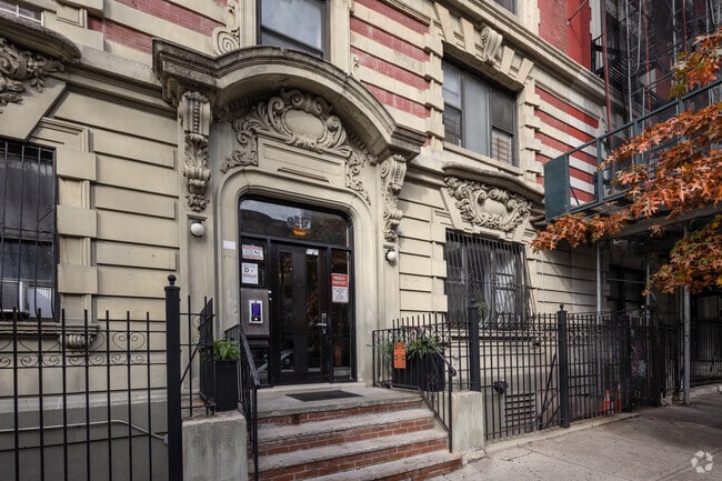 Entrance - 849 St Nicholas Pl