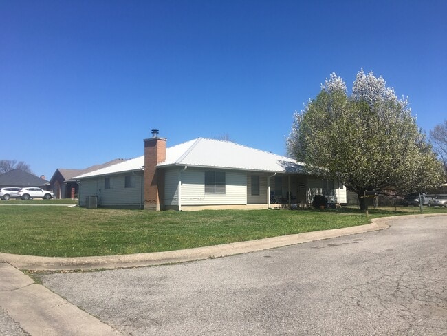 Photo - 3215 Ellen Dr