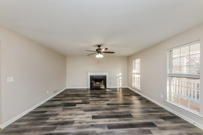 Photo - 363 Amsterdam Way