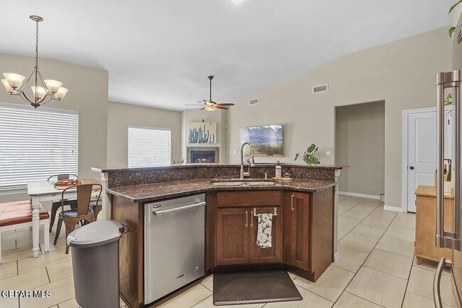 Photo - 6457 Harapon St