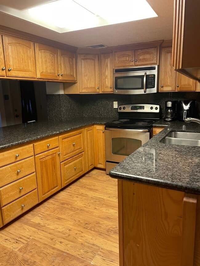 Photo - 2703 Walnut Hollow St