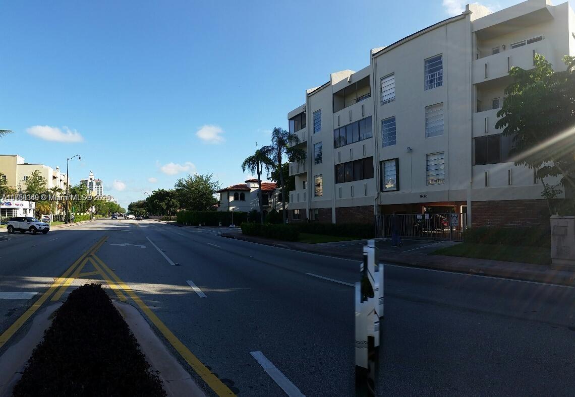 Photo - 1650 S Le Jeune Rd (Coral Gables, FL)