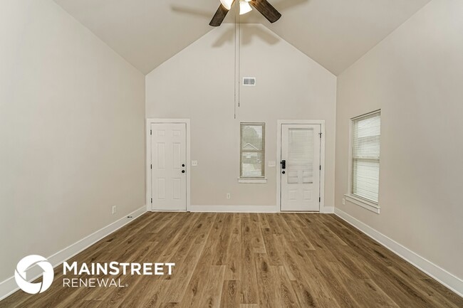 Photo - 915 Maple Trce