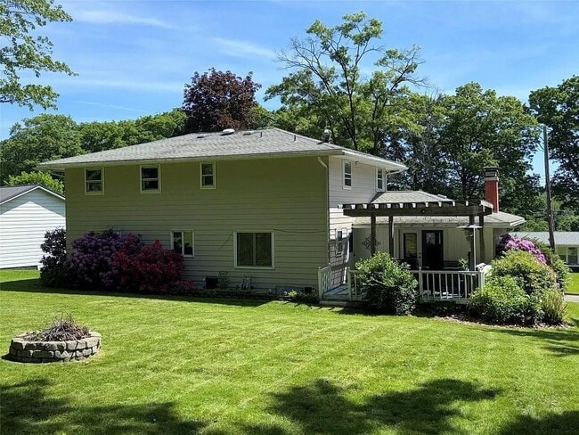 Photo - 7 Exeter Dr