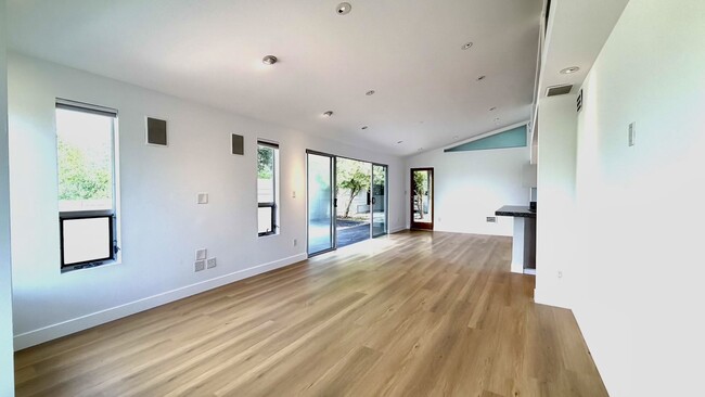 Photo - 2306 Teviot St