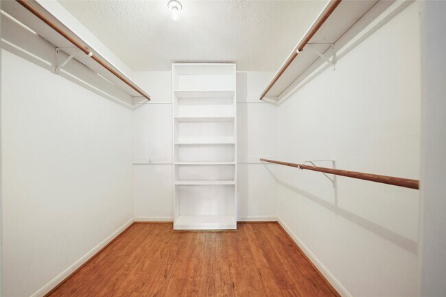 Photo - 523 S Rivershire Dr