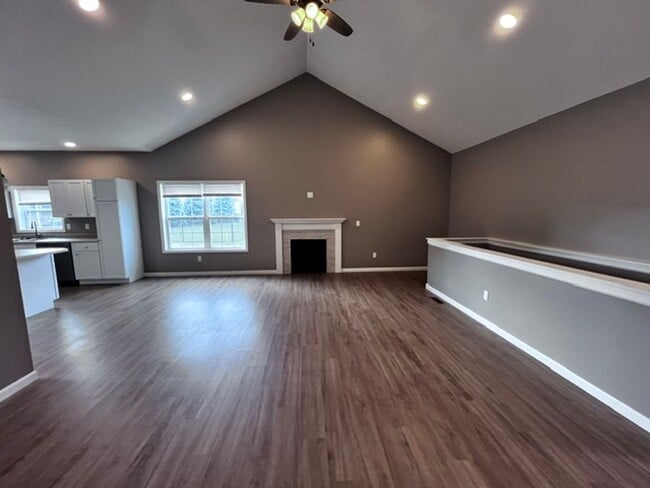 627 Debates St