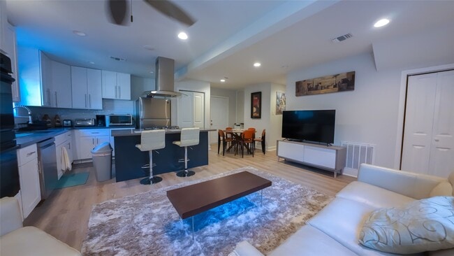 Building Photo - 10326 Meadow Lake Ln