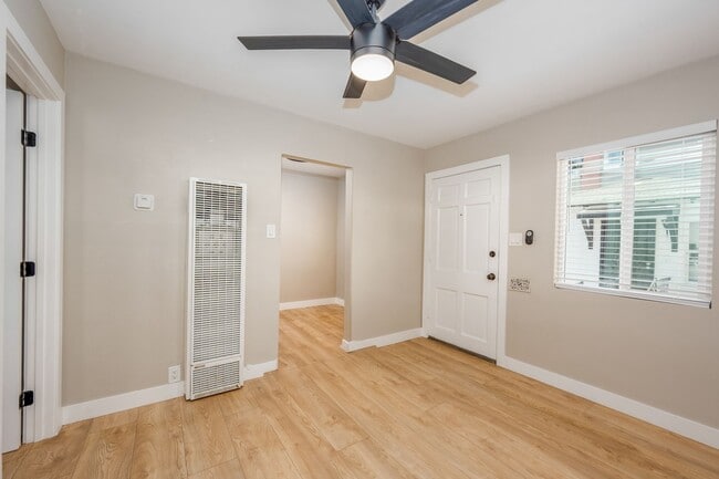 203 W 3rd Ave Unit 219