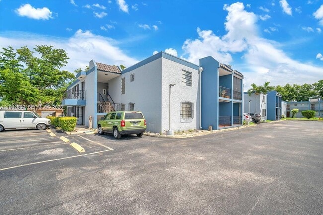 Building Photo - 160 SW 30th Ave Unit 204A