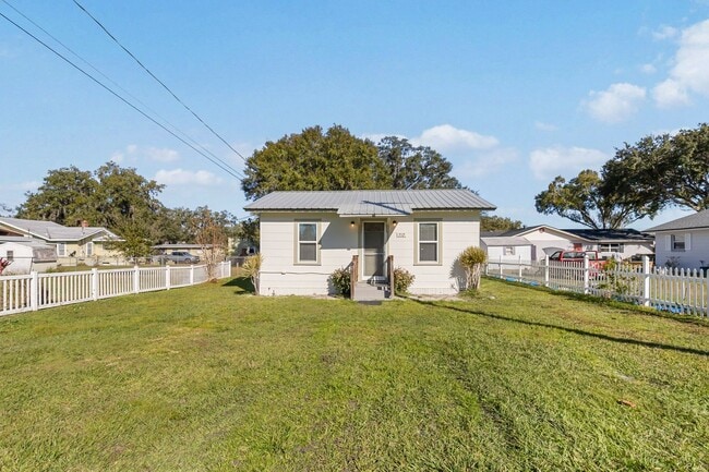 Building Photo - Charming 1/1 Home in St. Cloud Close to the Lakefront Park