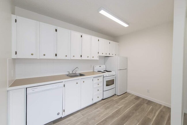 Photo - Edmonton Trail Apartments